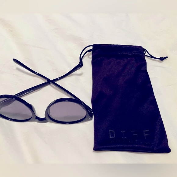Diff Eyewear Black Sunglasses With Protective Sleeve- New - Picture 4 of 6